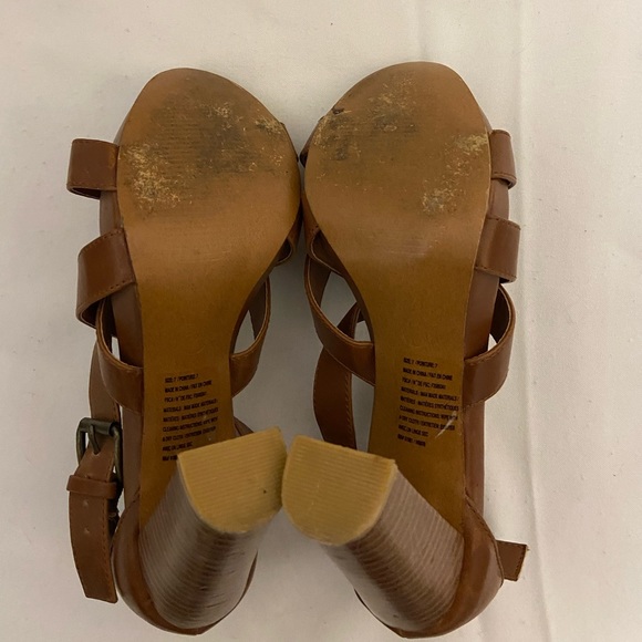 AVON BROWN HEELS - Picture 6 of 8